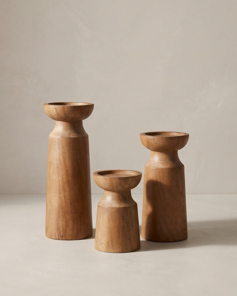 El juego de portavelas de madera torneada