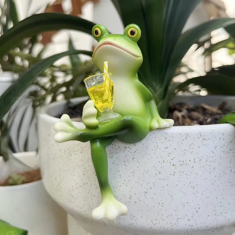 Charming Frog Plant Pot Hugger Figurine for Garden Décor - Image 3