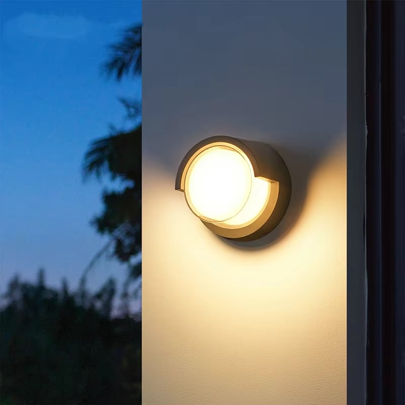 Motion Sensor Outdoor Wall Light with Weather-Resistant Design and Modern Geometric Style - Image 3