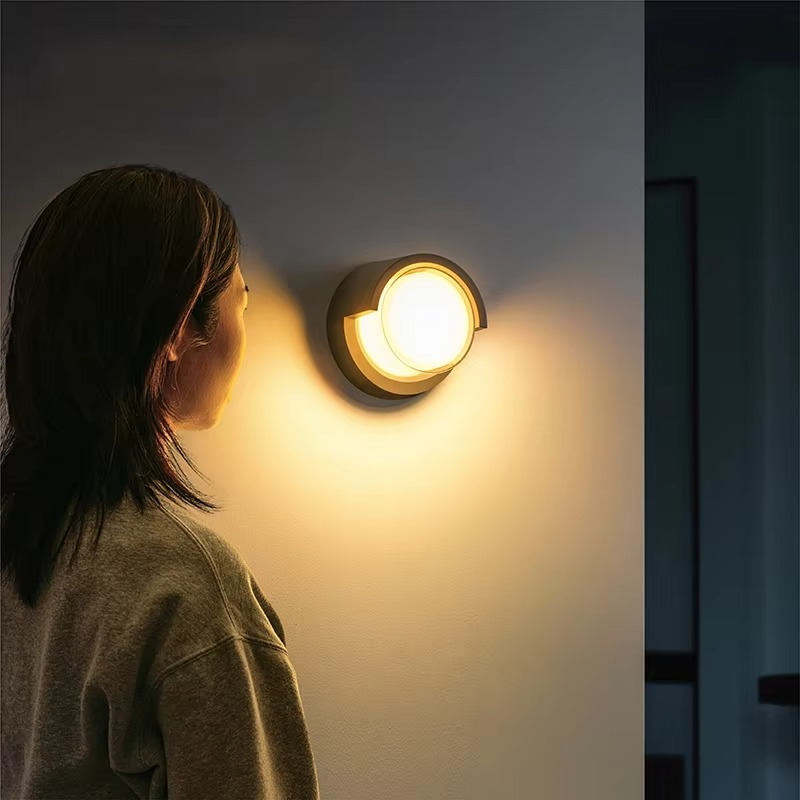 Motion Sensor Outdoor Wall Light with Weather-Resistant Design and Modern Geometric Style - Image 7